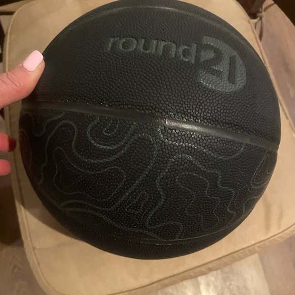 Basketball Women’s WNBA Voices Black 28.5 New Basketball RARE - Picture 3 of 10